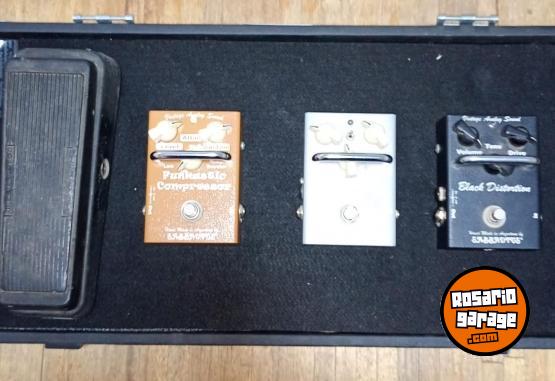 Instrumentos Musicales - Vendo todo! Guitarra + pedales + estuche rigido (leer descripción) - En Venta