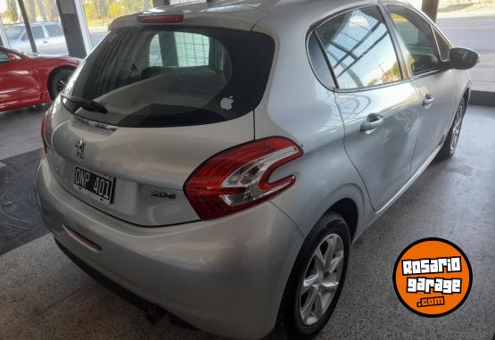 Autos - Peugeot 208 Allure Touchscreen 1. 2015 Nafta 136000Km - En Venta