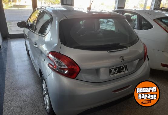 Autos - Peugeot 208 Allure Touchscreen 1. 2015 Nafta 136000Km - En Venta