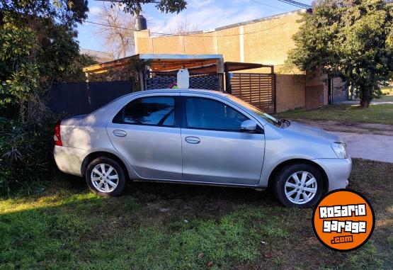 Autos - Toyota Etios 2017 Nafta 107110Km - En Venta