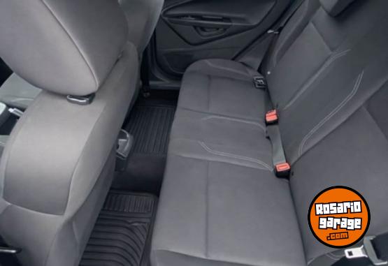 Autos - Ford Fiesta kinetic 2015 Nafta 129000Km - En Venta