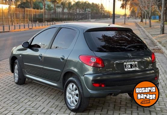 Autos - Peugeot 207 2010 Nafta 156000Km - En Venta