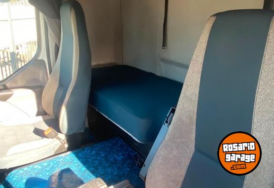Camiones y Grúas - Volvo 330 - En Venta