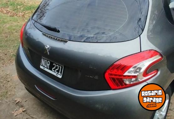 Autos - Peugeot 208 Allure 1.5 touchscree 2014 Nafta 124000Km - En Venta