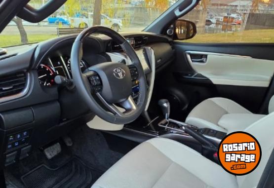 Camionetas - Toyota SW4 DIAMOND 2025 Diesel 20000Km - En Venta