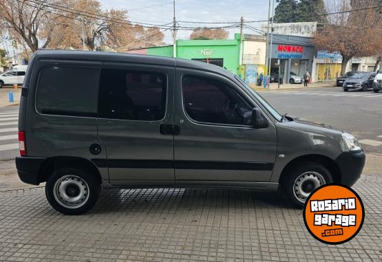 Utilitarios - Citroen BERLINGO MIXTO 5 ASIENTOS 2020 Diesel 115000Km - En Venta