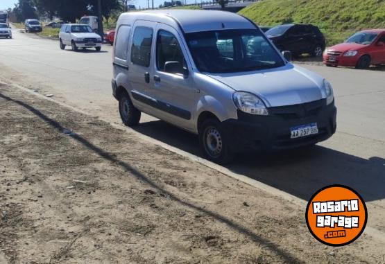 Utilitarios - Renault Kangoo PH3 Confort 1.6 1P 2016 Nafta 323000Km - En Venta
