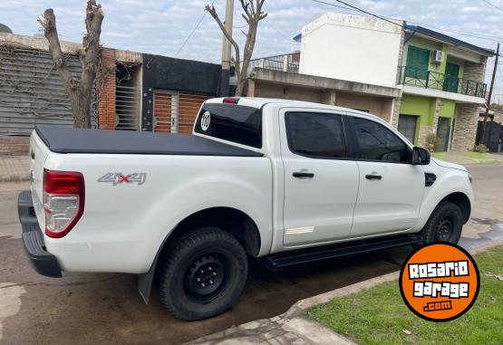 Camionetas - Ford Ranger2.2 4x4 2017 Diesel 124000Km - En Venta
