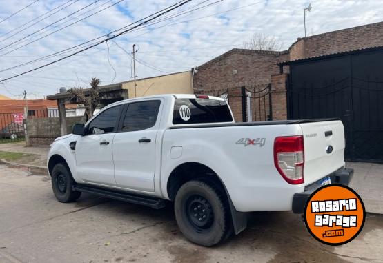 Camionetas - Ford Ranger2.2 4x4 2017 Diesel 124000Km - En Venta