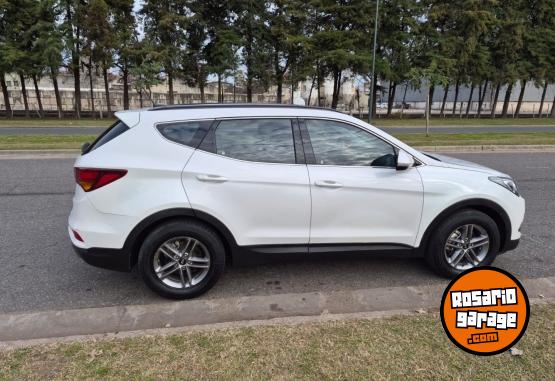 Camionetas - Hyundai SANTA FE 2017 Nafta 130000Km - En Venta