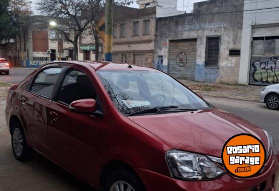 Autos - Toyota Etios 2016 Nafta 216000Km - En Venta