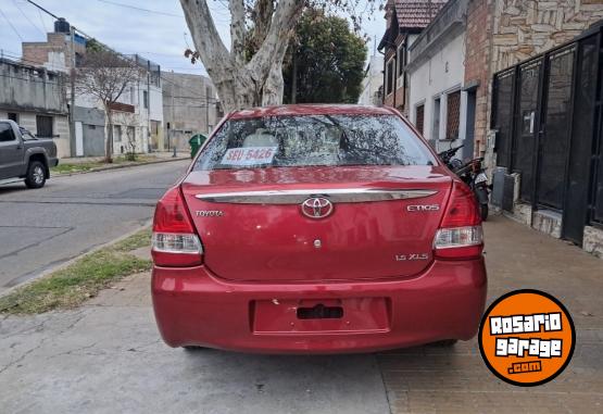 Autos - Toyota Etios 2016 Nafta 216000Km - En Venta