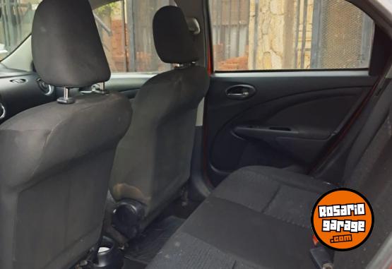 Autos - Toyota Etios 2016 Nafta 216000Km - En Venta