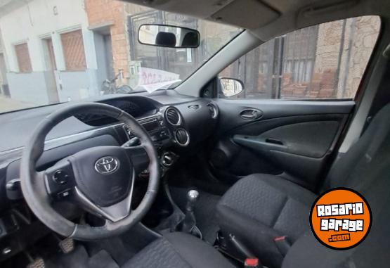 Autos - Toyota Etios 2016 Nafta 216000Km - En Venta