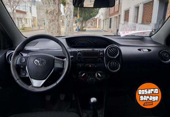 Autos - Toyota Etios 2016 Nafta 216000Km - En Venta
