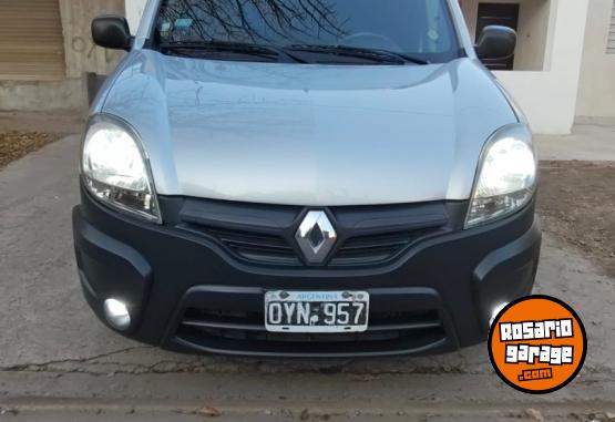 Utilitarios - Renault Kangoo 2015 Nafta 143000Km - En Venta