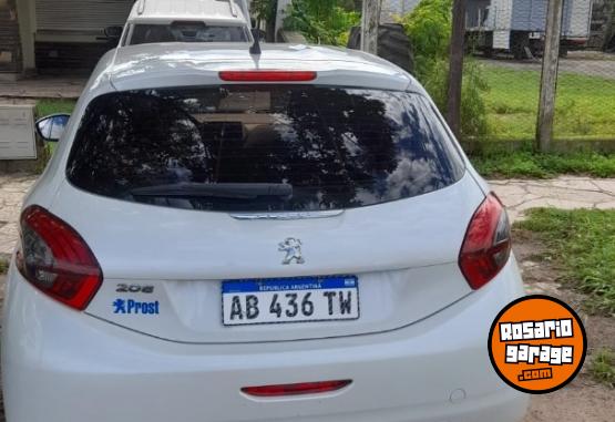 Autos - Peugeot 208 allure 2017 Nafta 130000Km - En Venta