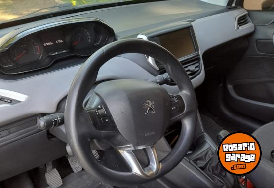 Autos - Peugeot 208 allure 2017 Nafta 130000Km - En Venta