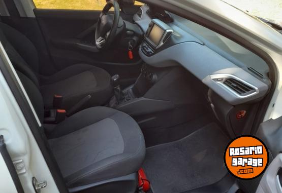 Autos - Peugeot 208 allure 2017 Nafta 130000Km - En Venta