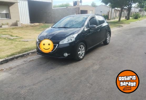 Autos - Peugeot 208 Allure Touchscreen 2013 Nafta 169000Km - En Venta