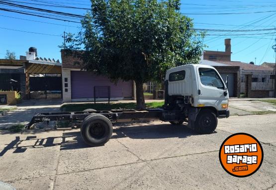 Camiones y Grúas - Hyundai HD65 Listo para Trabajar - En Venta