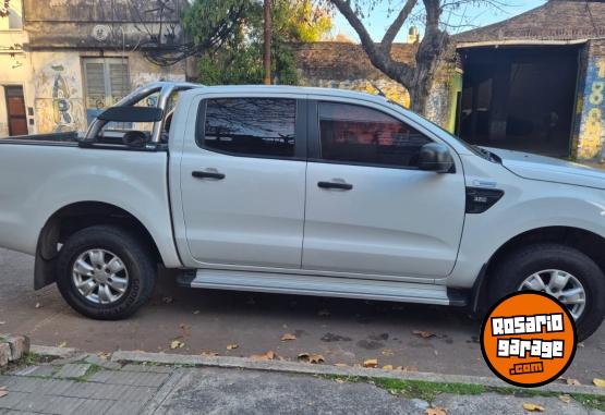 Camionetas - Ford Ranger xls 2da mano permu 2014 Diesel 130000Km - En Venta