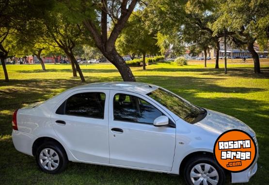 Autos - Toyota ETIOS 1.5 Yaris 2016 Nafta 148000Km - En Venta