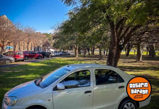 Autos - Toyota ETIOS 1.5 Yaris 2016 Nafta 148000Km - En Venta