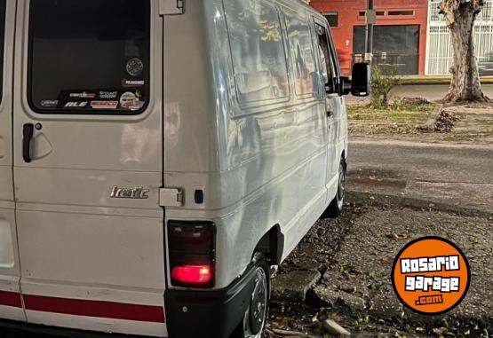 Utilitarios - Renault trafic 1998 Nafta 80000Km - En Venta