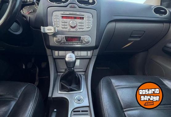 Autos - Ford FOCUS II GHIA 2.0 2011 Nafta 150000Km - En Venta