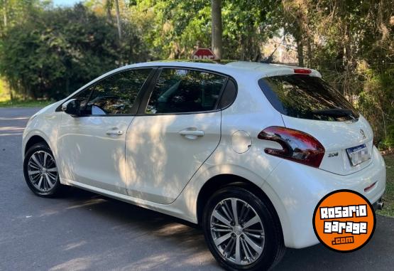 Autos - Peugeot 208 2017 Nafta 66000Km - En Venta