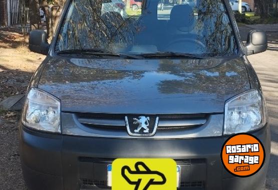 Utilitarios - Peugeot Partner 2022 Diesel 119000Km - En Venta