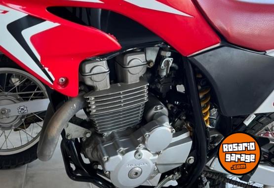Motos - Honda Tornado 2024 Nafta 15000Km - En Venta