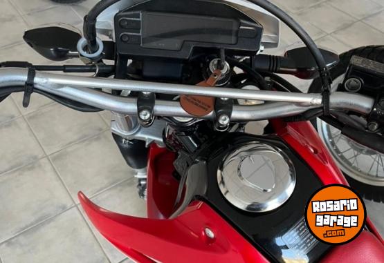Motos - Honda Tornado 2024 Nafta 15000Km - En Venta