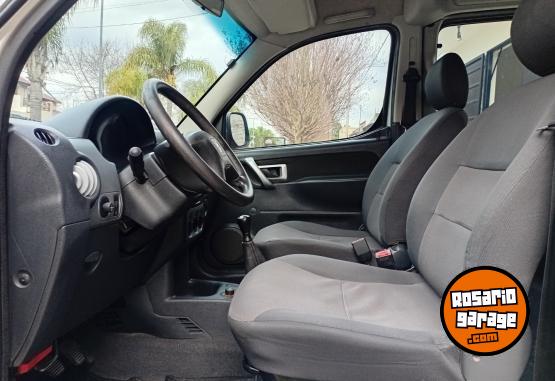 Utilitarios - Peugeot Partner patagonica 2010 Diesel 203000Km - En Venta