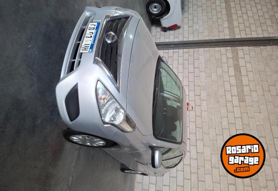 Autos - Nissan Versa Sense 2018 Nafta 139000Km - En Venta