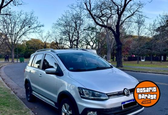 Autos - Volkswagen Suran Cross Highline 2017 Nafta 250000Km - En Venta