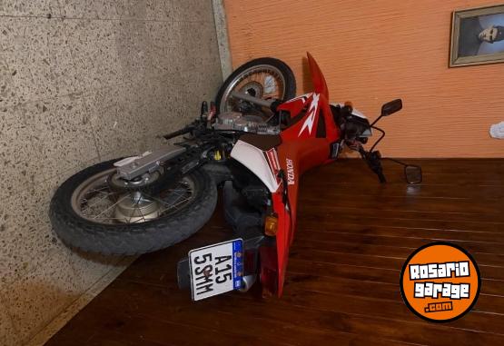 Motos - Honda TORNADO 250 2022 Nafta 10000Km - En Venta