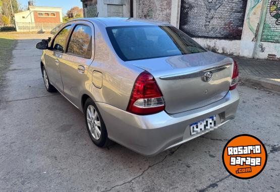 Autos - Toyota Etios 2017 GNC 120000Km - En Venta