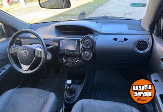 Autos - Toyota Etios 2017 GNC 120000Km - En Venta