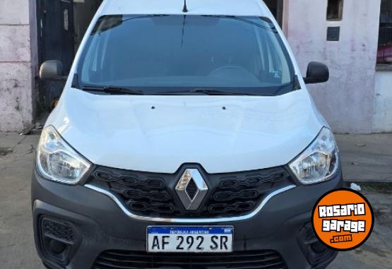 Utilitarios - Renault Kangoo 2022 Diesel 67000Km - En Venta