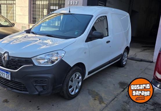 Utilitarios - Renault Kangoo 2022 Diesel 67000Km - En Venta