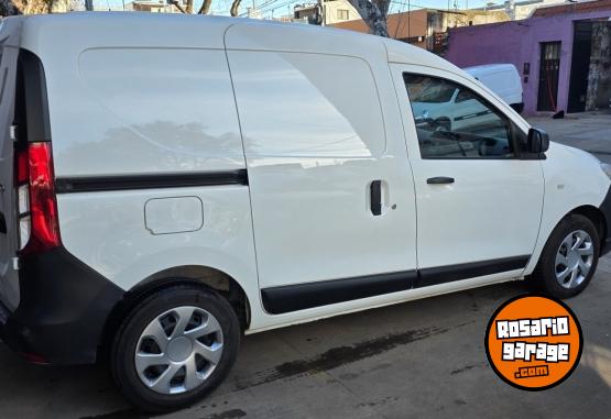 Utilitarios - Renault Kangoo 2022 Diesel 67000Km - En Venta