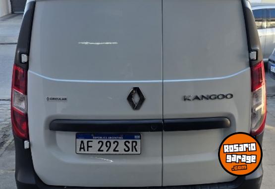 Utilitarios - Renault Kangoo 2022 Diesel 67000Km - En Venta