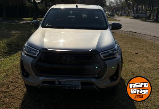 Camionetas - Toyota Hilux SRV 4X2 AUT 2.8 2022 Diesel 65000Km - En Venta