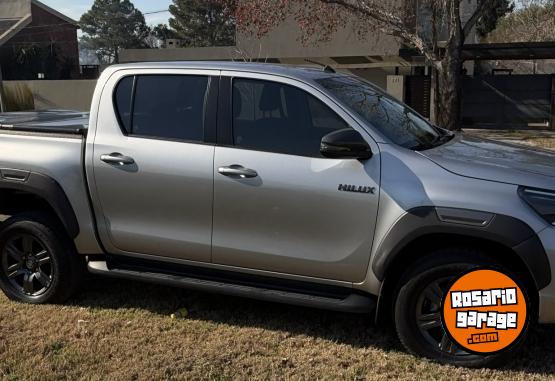 Camionetas - Toyota Hilux SRV 4X2 AUT 2.8 2022 Diesel 65000Km - En Venta