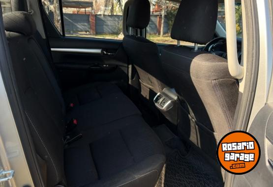 Camionetas - Toyota Hilux SRV 4X2 AUT 2.8 2022 Diesel 65000Km - En Venta