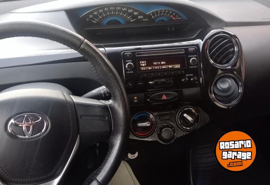Autos - Toyota Etios xls 2014 Nafta 136500Km - En Venta