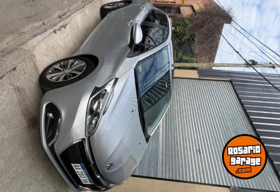 Autos - Peugeot 208 2016 Nafta 76000Km - En Venta