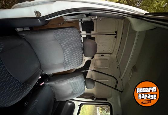 Utilitarios - Renault Kangoo FURGÓN 1.6 2015 Nafta 128000Km - En Venta